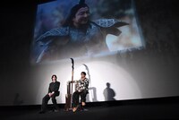 王騎について語る大沢たかお（中央右）