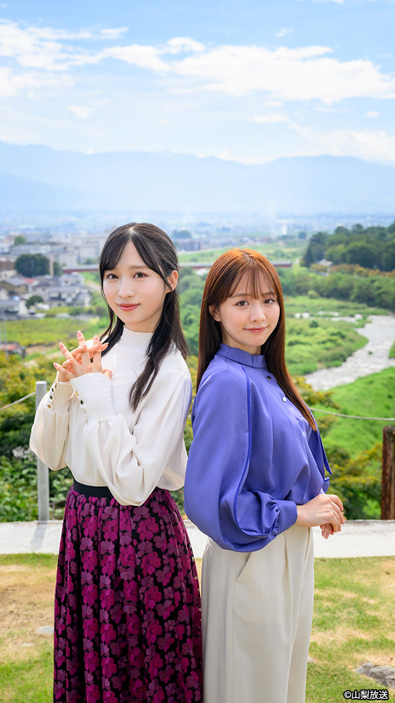 ドラマ「ローカルアナのさがしもの」より小栗有以（左）、森香澄（右）