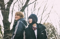 実写版「【推しの子】」のメイキング写真。左からアクア役の櫻井海音、有馬かな役の原菜乃華