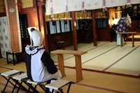 ご祈祷を待つアート・ザ・クラウン