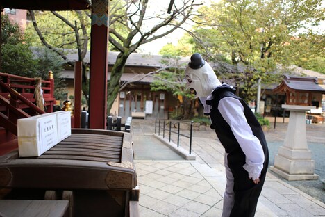 お参りするアート・ザ・クラウン