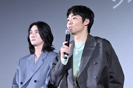 左から柳俊太郎、八村倫太郎