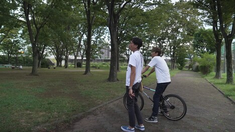 「オートレーサー森且行 約束のオーバル 劇場版」場面写真