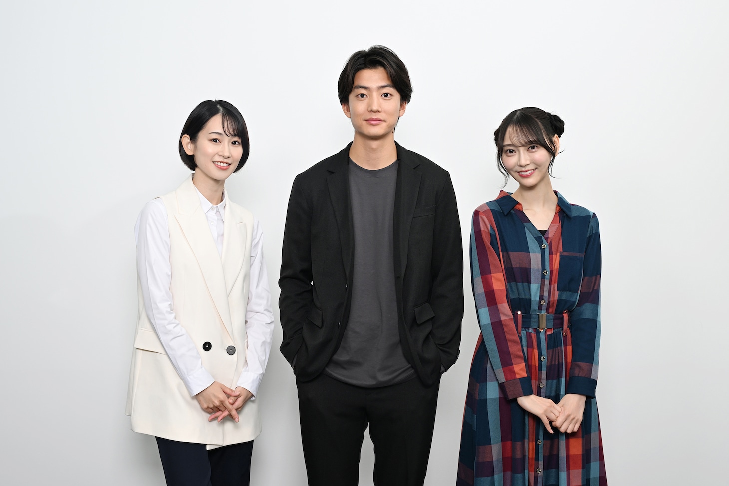 左から愛希れいか、伊藤健太郎、弓木奈於