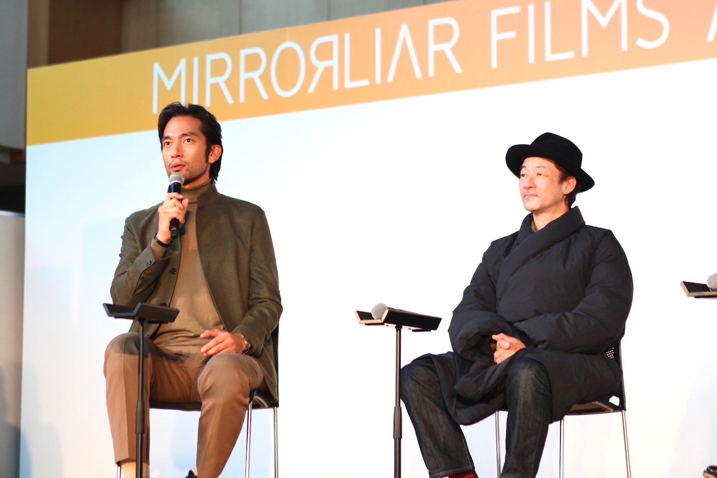 左から阿部進之介、浅野忠信