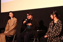 左から岡本多緒、鬼木幸治、増田彩来、伊礼姫奈