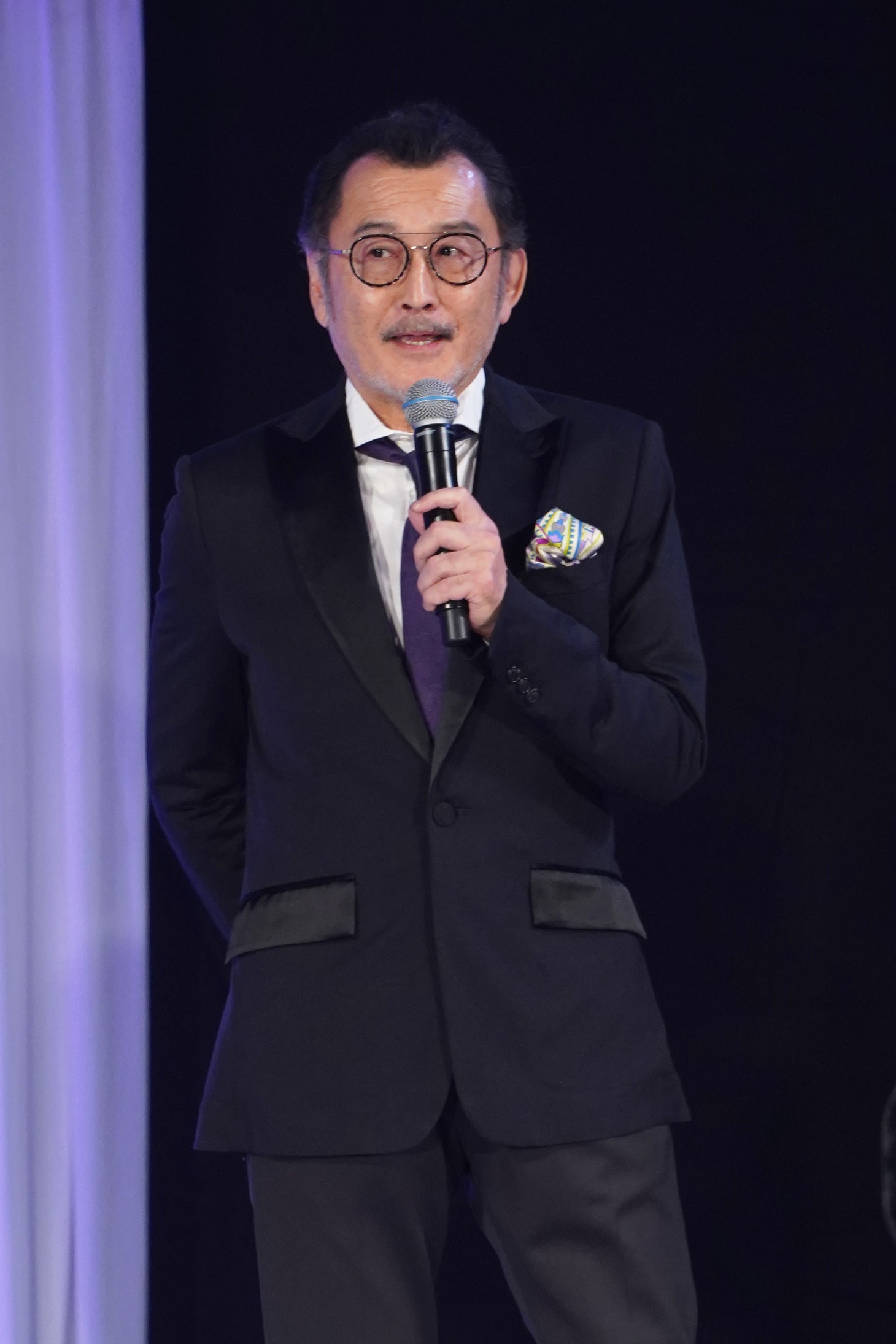 吉田鋼太郎
