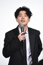 「雨の中の慾情」プレミア上映より、成田凌