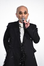 「雨の中の慾情」プレミア上映より、小指をピンと立て、あえてかすれた声で話し出して観客を笑わせた竹中直人