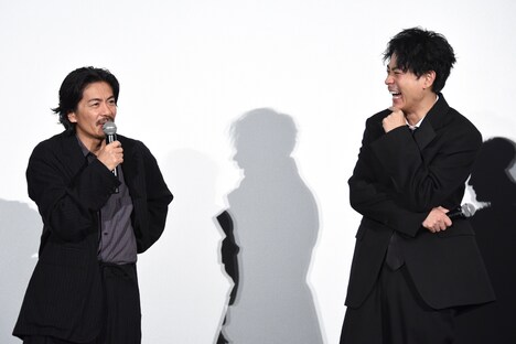 「雨の中の慾情」プレミア上映より、「髪をボリュームアップしたい」と願う森田剛（左）。右は成田凌