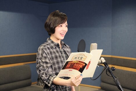 テレビアニメのアフレコに臨む伊原六花