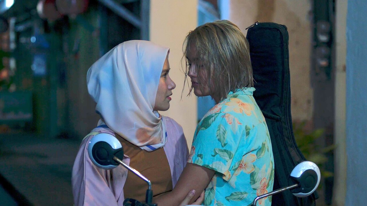 惹かれ合う対照的な2人の女性、タイ映画「今日の海が何色でも」公開