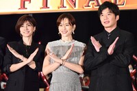 「劇場版ドクターX」完成披露試写会にて、左から内田有紀、米倉涼子、田中圭