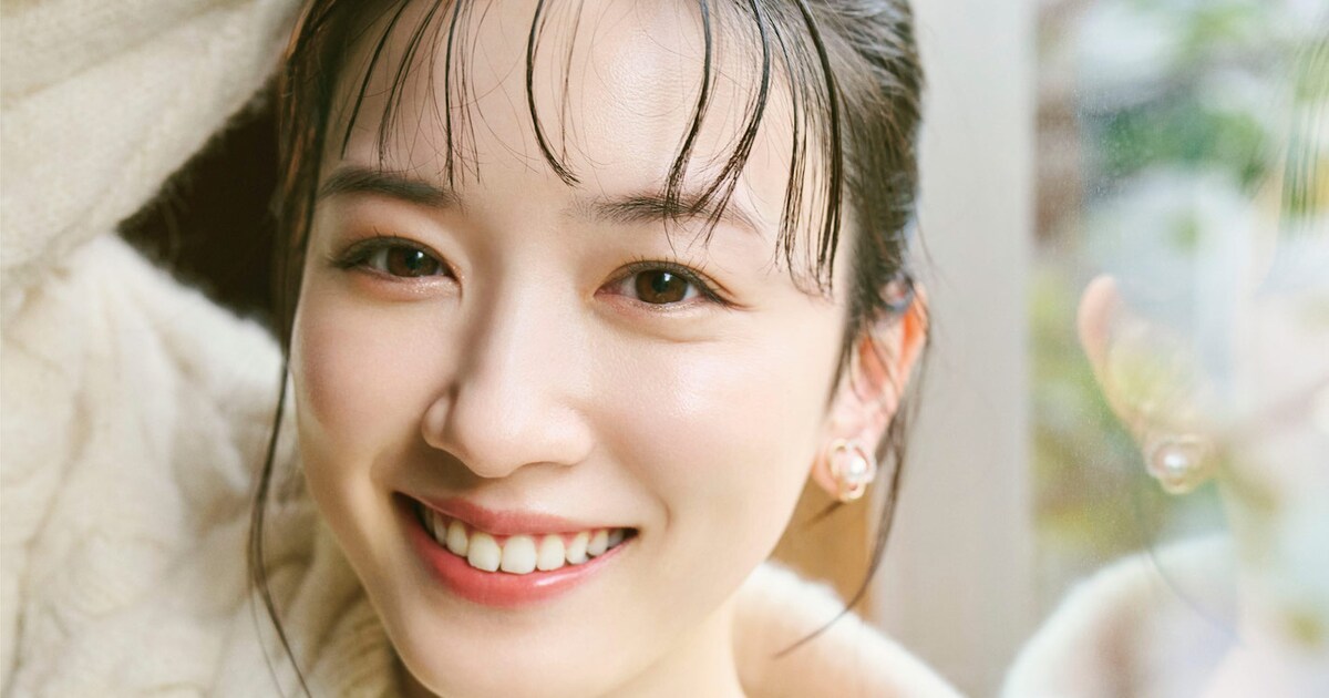永野芽郁の2025年カレンダー発売、大人の透明感あふれる（写真5枚 