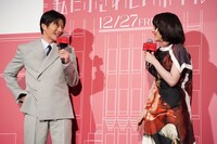 左から田中圭、のん