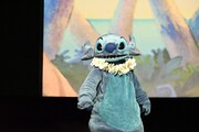 「ディズニー・コンテンツ・ショーケース2024」にサプライズ登場したスティッチ