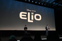 「ディズニー・コンテンツ・ショーケース2024」で、「星つなぎのエリオ」を紹介する様子