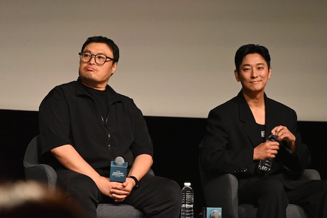 「照明店の客人たち」記者会見より、左からカンフル、チュ・ジフン