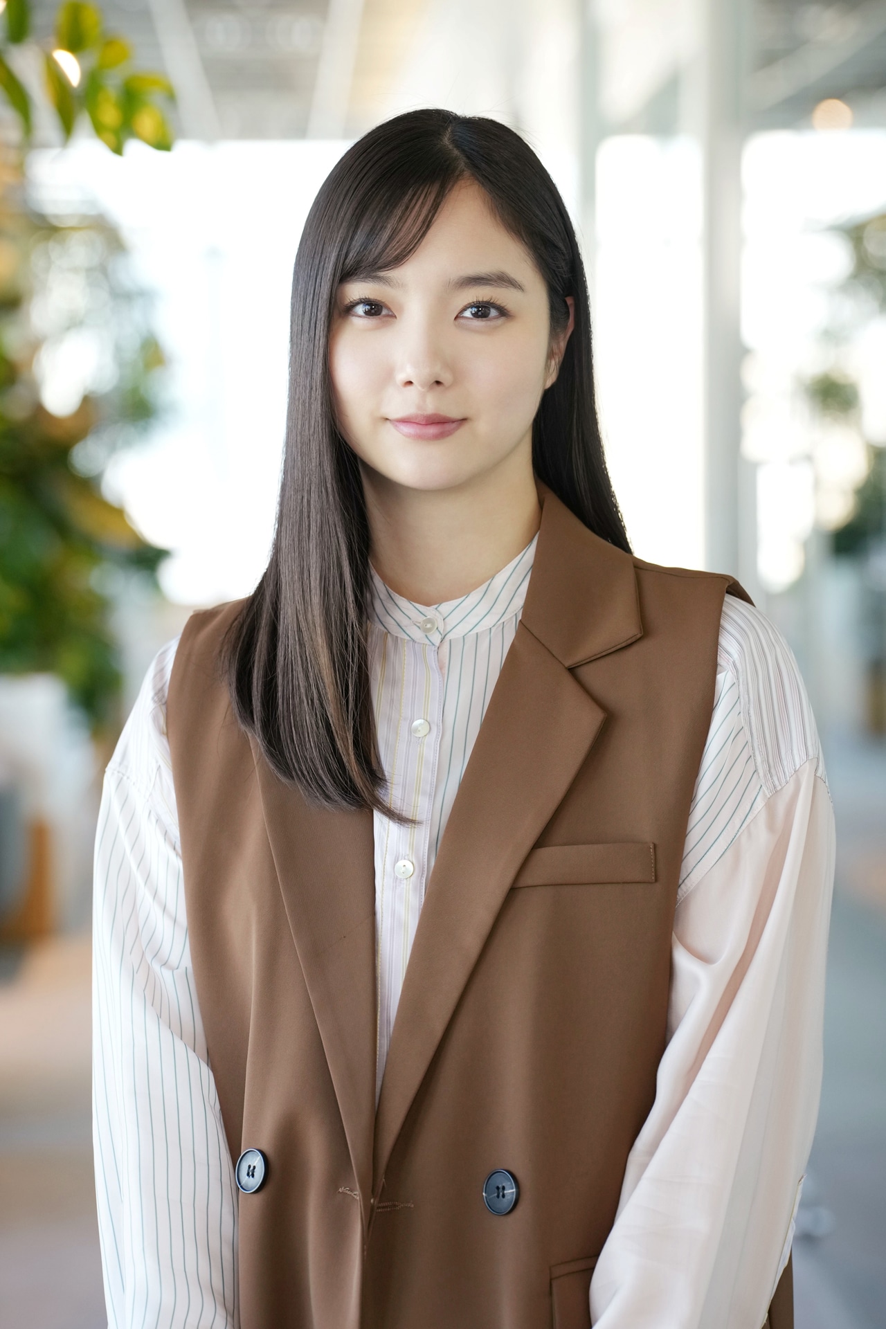 ドラマNEXT「五十嵐夫妻は偽装他人」より、会沢真尋を演じる新川優愛