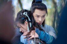 ホー・ユー（何與）演じる李逍遥（右）