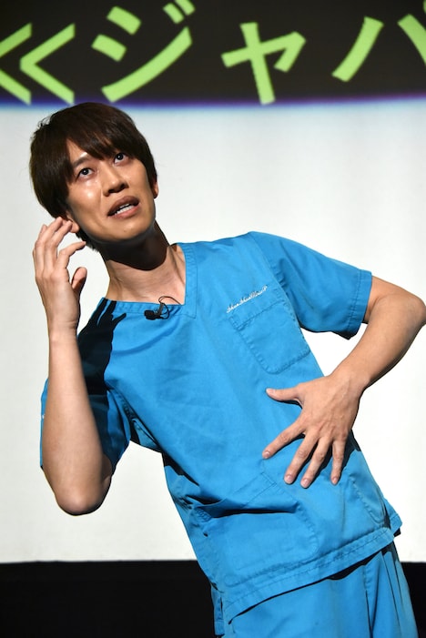 吐いてしまったら体の右側を下にして寝るといいと説明するしゅんP