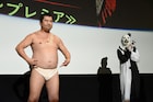 とにかく明るい安村が「テリファー」PR「安心してください、“吐いて”ますよ」