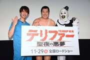 映画「テリファー 聖夜の悪夢」ジャパンプレミアの様子。左からしゅんP、とにかく明るい安村、アート・ザ・クラウン