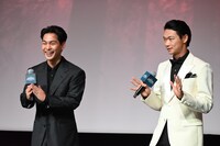 左から柳楽優弥、笠松将