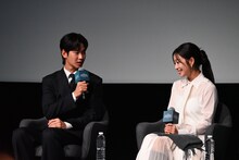 チョ・ボア（右）の印象を話すキム・スヒョン（左）