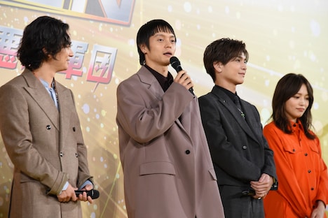 左から染谷将太、窪田正孝、岩田剛典、川口春奈