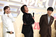 左から白石麻衣、藤原竜也、松山ケンイチ