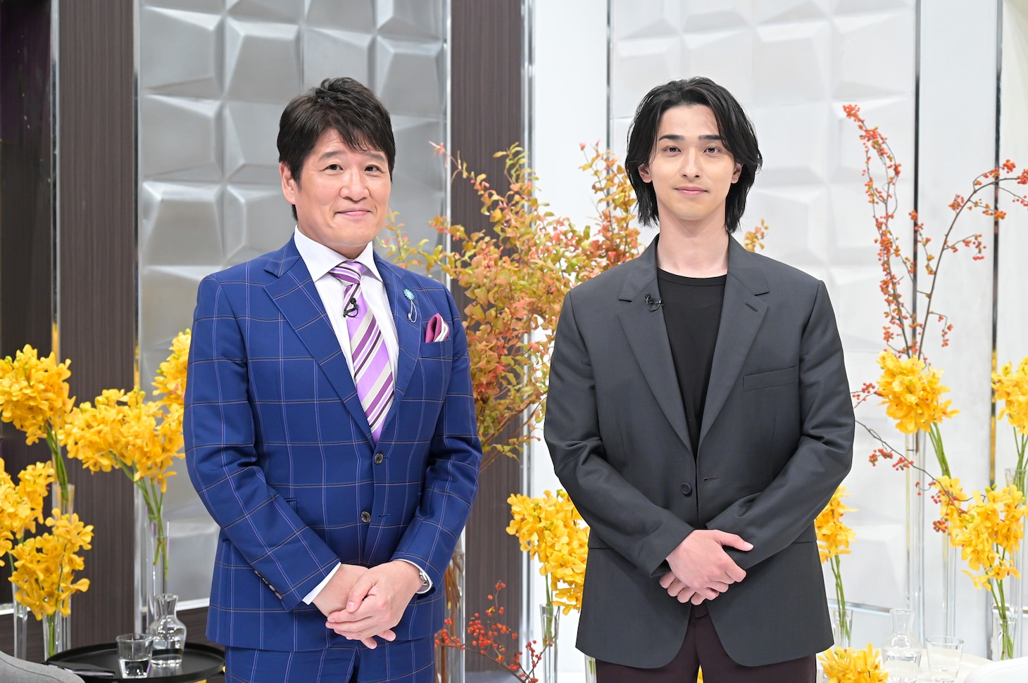 「日曜日の初耳学」の企画「インタビュアー林修」より、横浜流星（右）と林修（左）