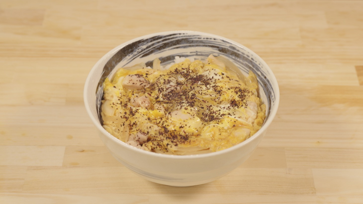 「おっちゃんキッチン」最終話「パティシエの愚痴」より本日のおまかせの特製親子丼