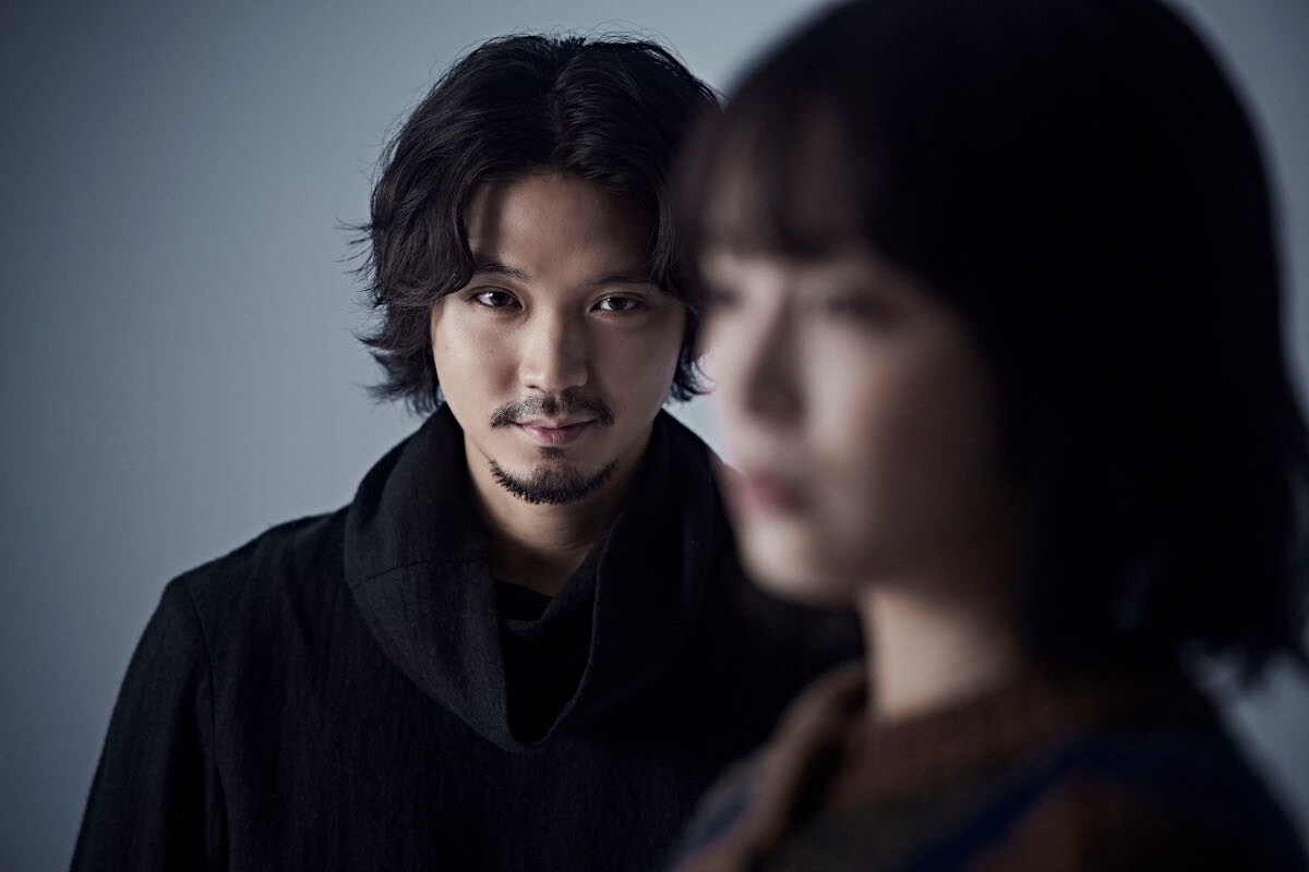 磯村勇斗が「クジャクのダンス、誰が見た？」出演、広瀬すずを追う厄介な記者に