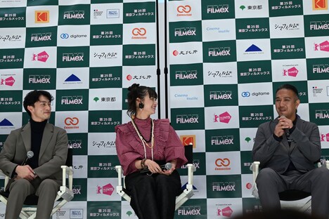 左から遠藤雄弥、夏子、鈴木祐介