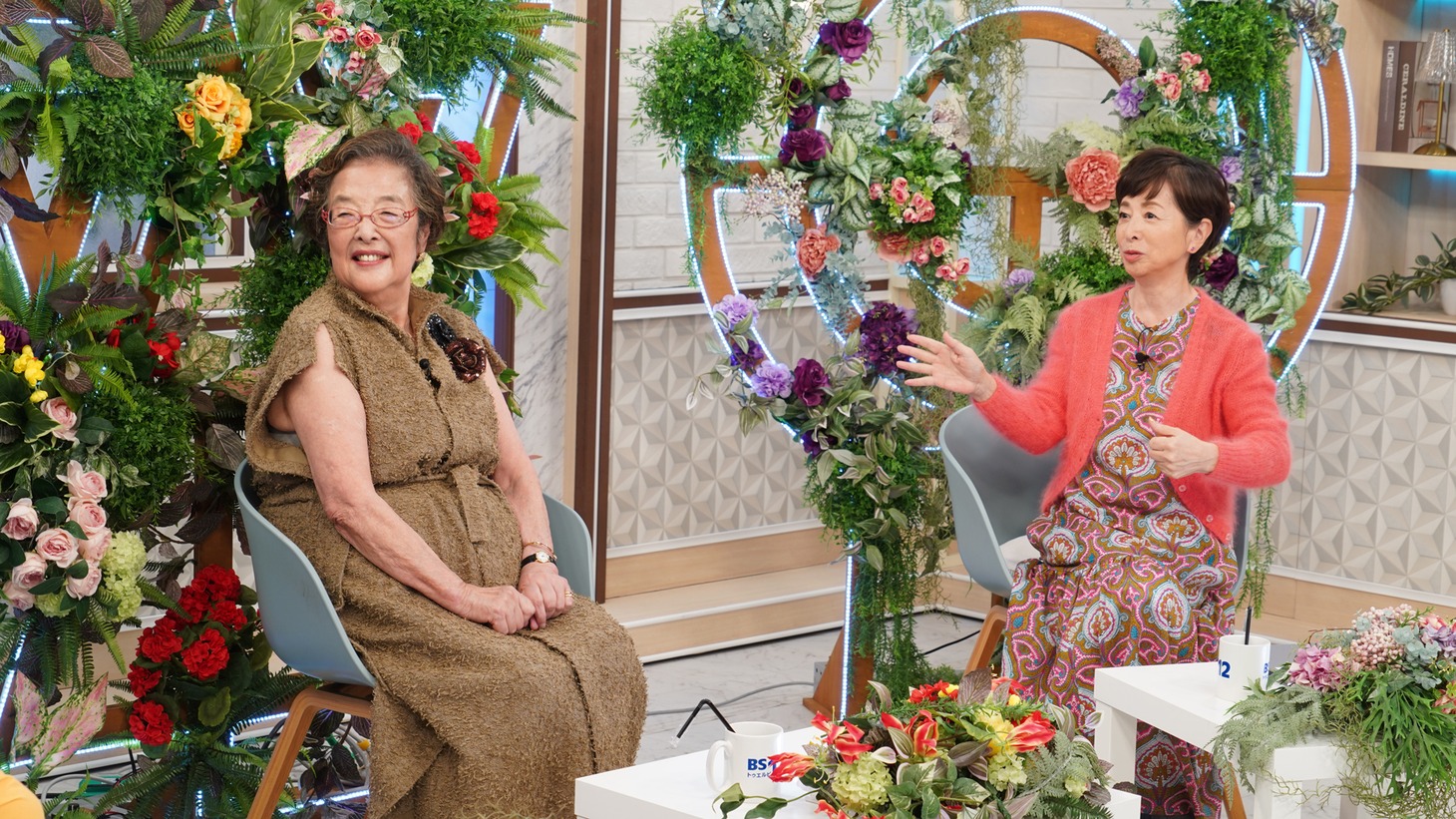 左から戸田奈津子、阿川佐和子