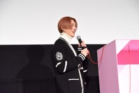 運試しのくじを引く八木勇征