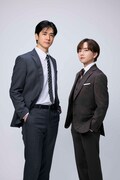 ドラマ「秘密～THE TOP SECRET～」より、板垣李光人（右）と中島裕翔（左）