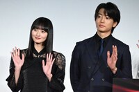 左から遠藤さくら、伊藤健太郎