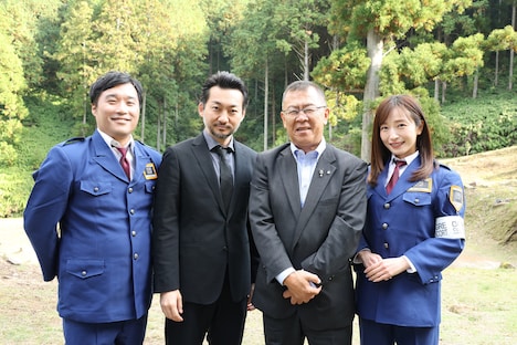 左から加賀成一、波岡一喜、鬼北町町長・兵頭誠亀、市野瀬瞳