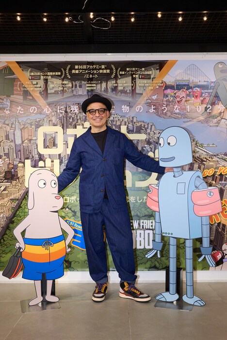 左からドッグ、パブロ・ベルヘル、ロボット