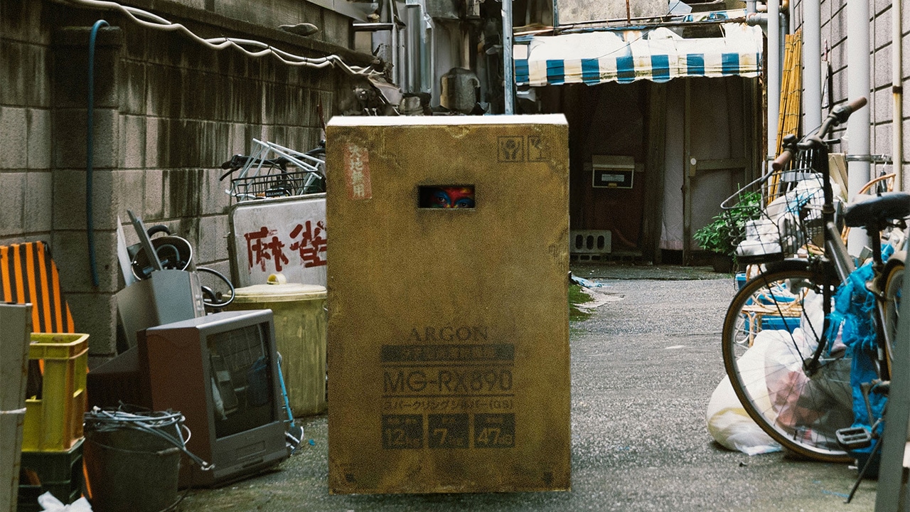 「箱男」場面写真 (c)2024 The Box Man Film Partners