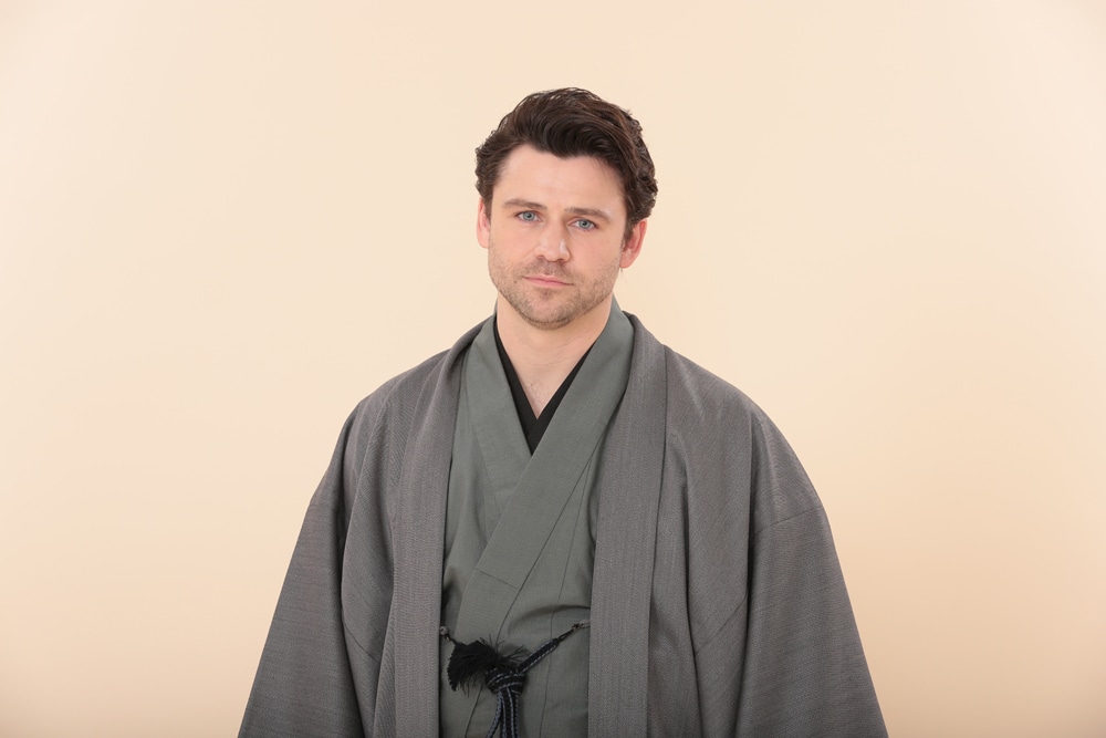 「ばけばけ」に出演するトミー・バストウ