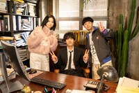 左から桜田ひより、赤楚衛二、矢本悠馬