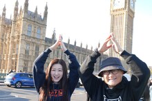 左から岡エリカ、堤幸彦