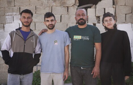 「ノー・アザー・ランド 故郷は他にない」の監督を務めた（左から）バーセル・アドラー、ユヴァル・アブラハーム、ハムダーン・バラール、ラヘル・ショール