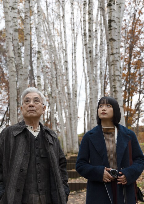 「イッセー尾形の週末父娘」で共演する、イッセー尾形（左）と深川麻衣（右）