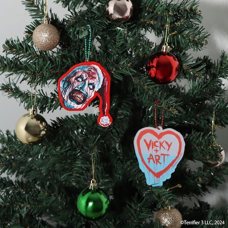 聖夜の悪夢 キーホルダー使用イメージ(各税込1100円)