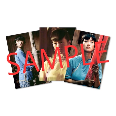 「張芸諜 チャン・イーモウ 艶やかなる紅の世界」入場者特典となるポストカードのビジュアル