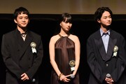 第16回TAMA映画賞授賞式より、左から池松壮亮、中西希亜良、越山敬達